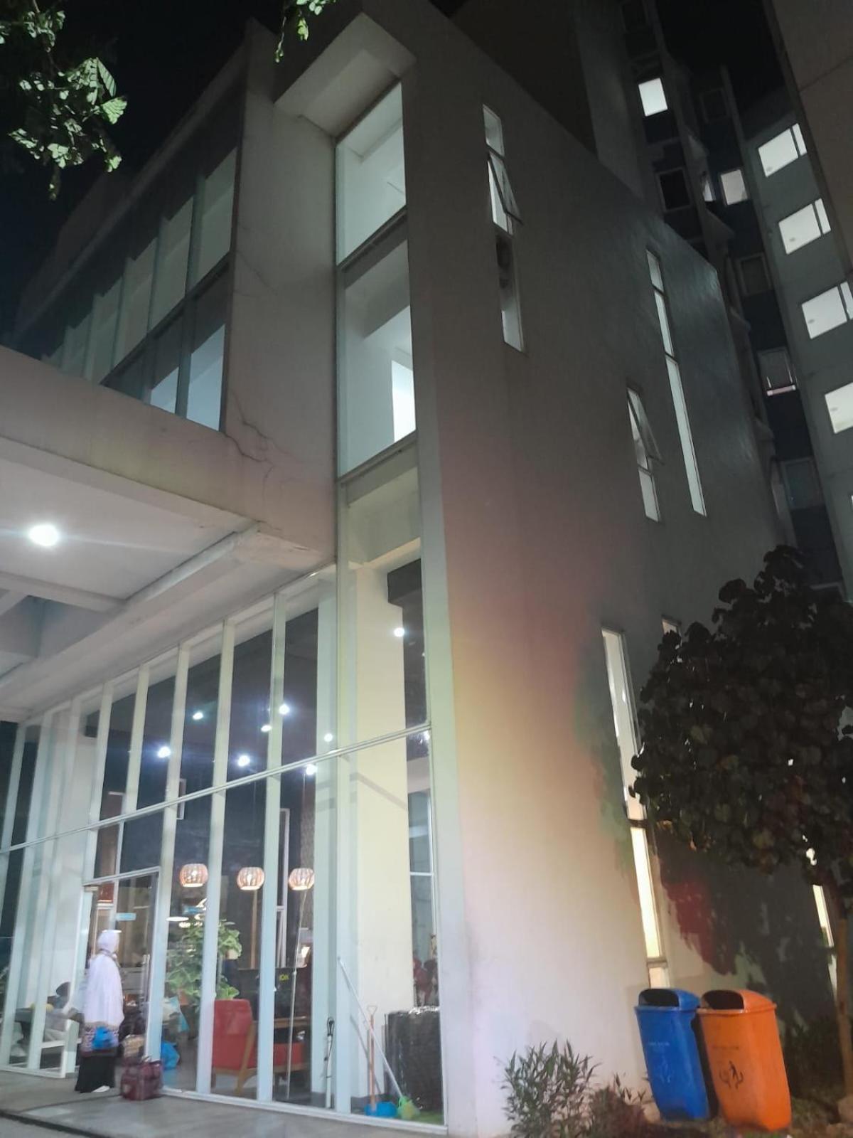 Smart Inn Aeropolis Airport Soekarno Hatta Tangerang Exterior photo